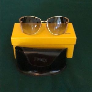 Vintage Fendi sunglasses 🕶